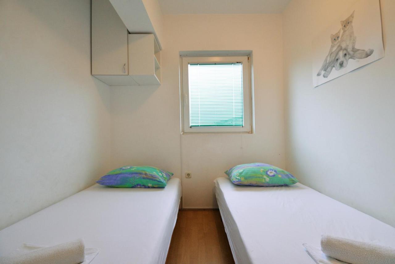 Apartman Rasip, Murter Luaran gambar