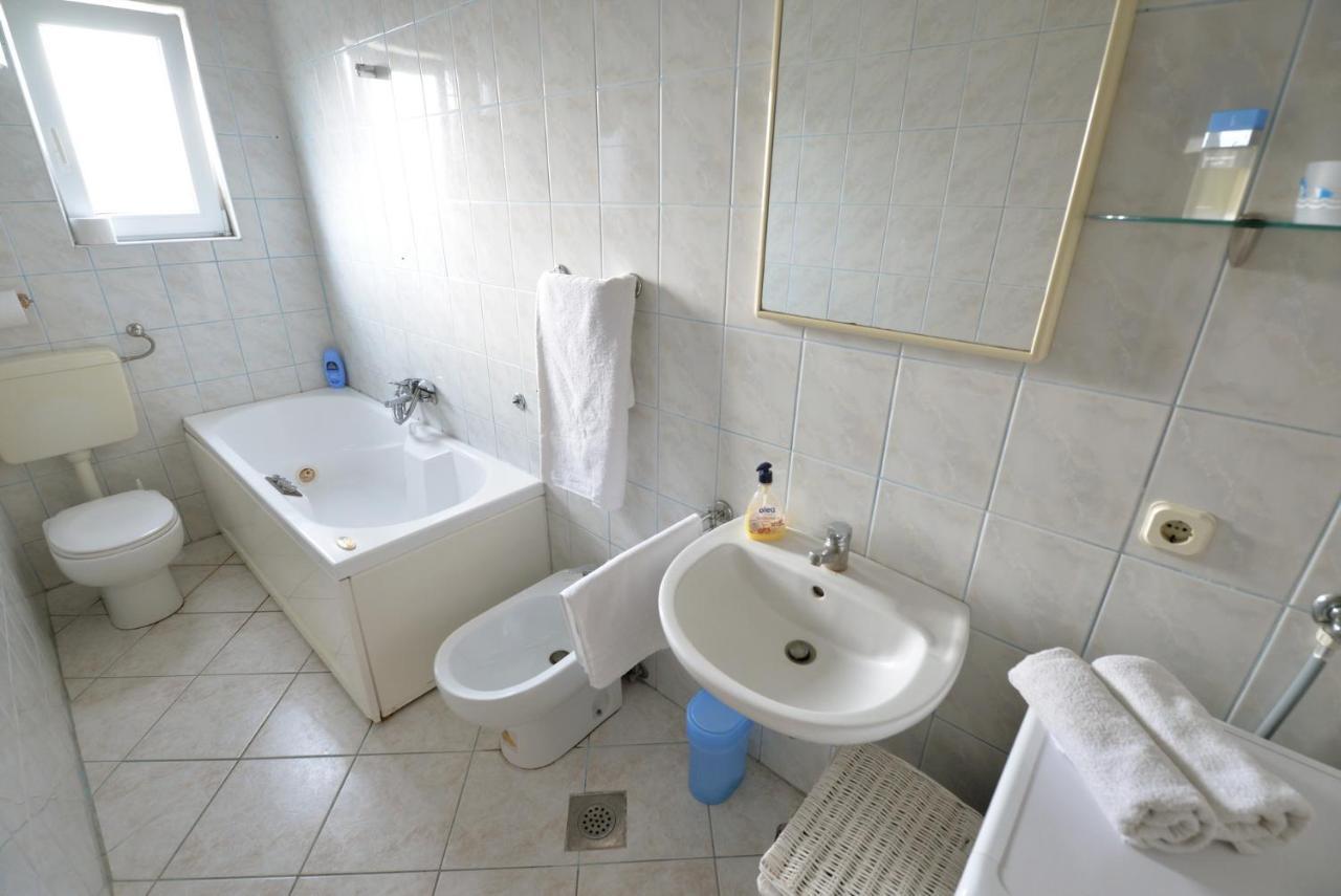Apartman Rasip, Murter Luaran gambar