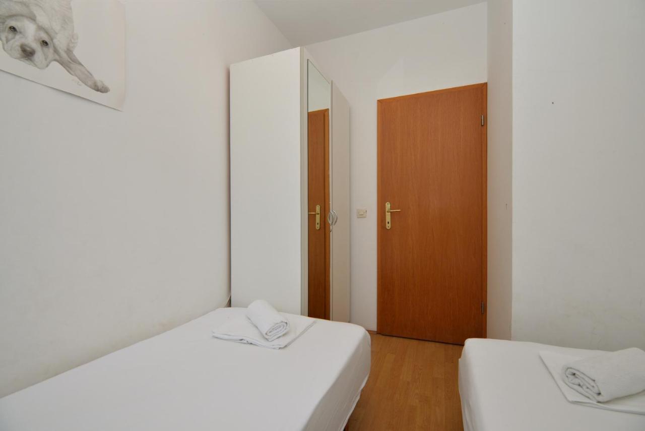 Apartman Rasip, Murter Luaran gambar